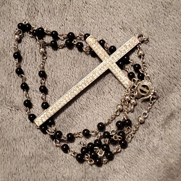 Cross necklace - Picture 1 of 4